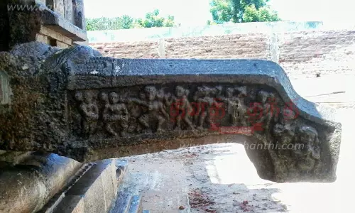 சிவன் கோவிலில் ஆயுதம் ஏந்திய பெண் சிற்பங்கள் கண்டுபிடிப்பு