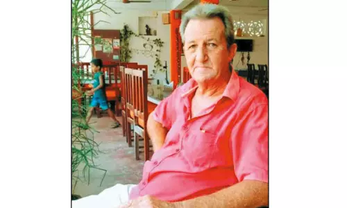 மாமல்லபுரம் கடலில் குதித்து பிரான்ஸ் நாட்டுக்காரர் தற்கொலை மாமல்லபுரம் கடலில் குதித்து பிரான்ஸ் நாட்டுக்காரர் தற்கொலை