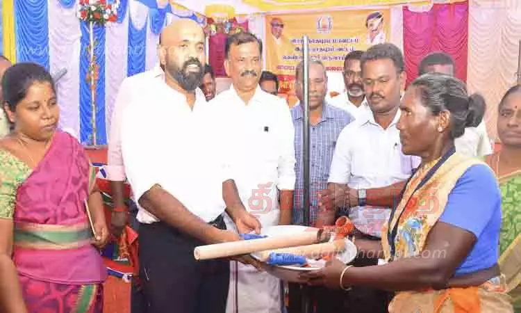 மக்கள் தொடர்பு முகாமில் நலத்திட்ட உதவி மக்கள் தொடர்பு முகாமில் நலத்திட்ட உதவி