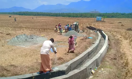 சின்னவாய்க்கால் பாசன பகுதியில் வடிகால் கண்ணாறுகள் கட்டும் பணி தீவிரம்