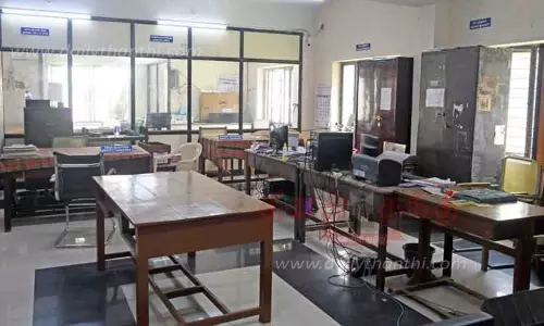 வருவாய்த்துறை ஊழியர்கள்தற்செயல் விடுப்பு எடுத்து போராட்டம்