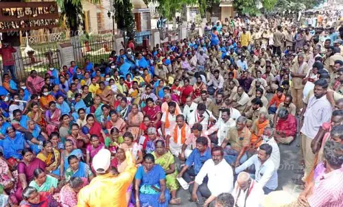 ஒப்பந்த தூய்மை பணியாளர்கள் காலவரையற்ற வேலை நிறுத்தம்