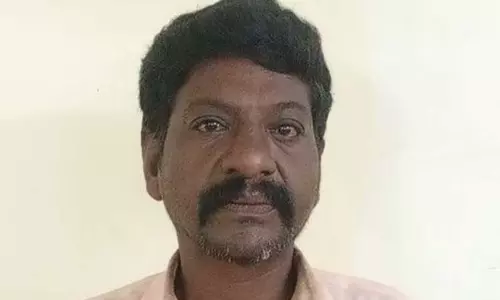 வடலூரில் மோட்டாா் சைக்கிள் திருடியவர் கைது வடலூரில் மோட்டாா் சைக்கிள் திருடியவர் கைது