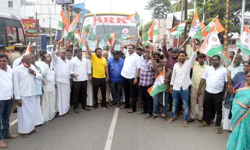 காங்கிரஸ் கட்சியினர் மறியல்;41 பேர் கைது காங்கிரஸ் கட்சியினர் மறியல்;41 பேர் கைது