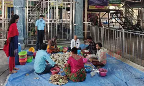 முத்தாரம்மன் கோவிலில் உண்டியல் பணம் எண்ணிக்கை