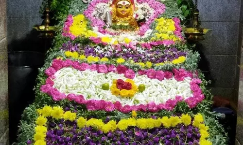 பரமத்திவேலூர் மகா மாரியம்மன் கோவிலில் பூச்சாட்டுதல்