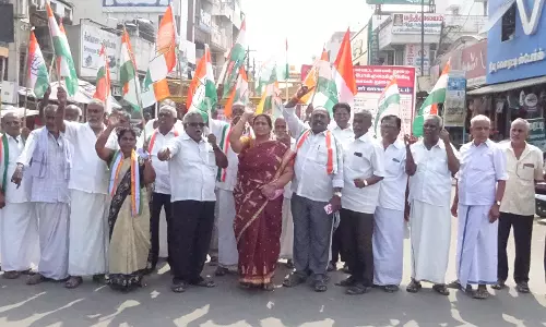 திருச்செங்கோடு, ராசிபுரத்தில் காங்கிரசார் திடீர் ஆர்ப்பாட்டம்