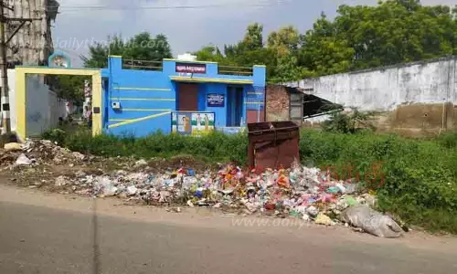 தேங்கி கிடக்கும் குப்பையால் தொற்றுநோய் பரவும் அபாயம் தேங்கி கிடக்கும் குப்பையால் தொற்றுநோய் பரவும் அபாயம்