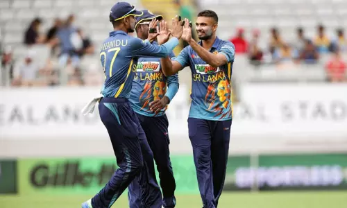 முதலாவது ஒருநாள் போட்டி: நியூசிலாந்து 274 ரன்னுக்கு ஆல்-அவுட்... கருணாரத்னே 4 விக்கெட் எடுத்து அசத்தல்...!