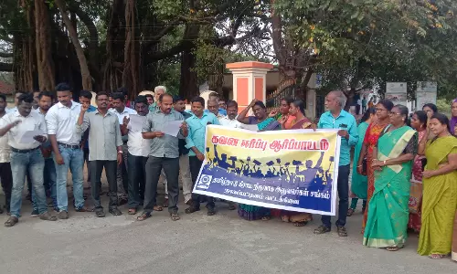 கிராம நிர்வாக அலுவலர்கள் ஆர்ப்பாட்டம் கிராம நிர்வாக அலுவலர்கள் ஆர்ப்பாட்டம்