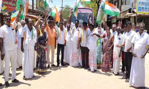 காங்கிரஸ் கட்சியினர் சாலை மறியல்