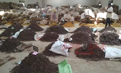 ரூ.1½ கோடிக்கு மஞ்சள் ஏலம்