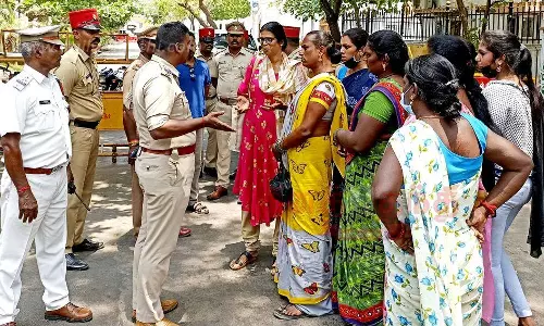 போலீஸ் டி.ஜி.பி. அலுவலகத்தை திருநங்கைகள் முற்றுகை