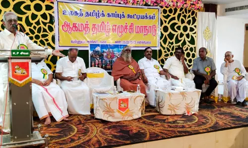 அனைத்து கோவில்களிலும் தமிழிலேயே குடமுழுக்கு செய்வதற்கு சட்டம் இயற்ற மாநாட்டில் தீர்மானம்