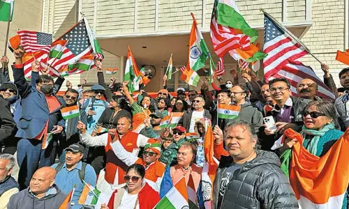 அமெரிக்காவில் இந்தியாவுக்கு ஆதரவாக இந்திய வம்சாவளியினர் அமைதி பேரணி அமெரிக்காவில் இந்தியாவுக்கு ஆதரவாக இந்திய வம்சாவளியினர் அமைதி பேரணி