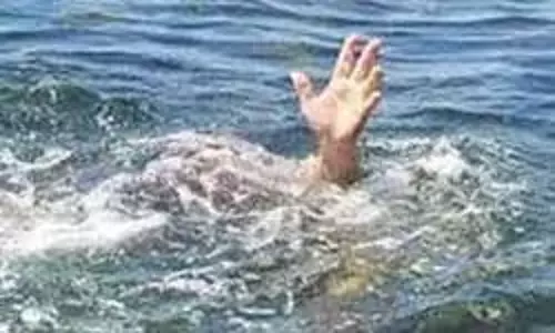 வாய்க்காலில் மூழ்கி மாணவர் சாவு