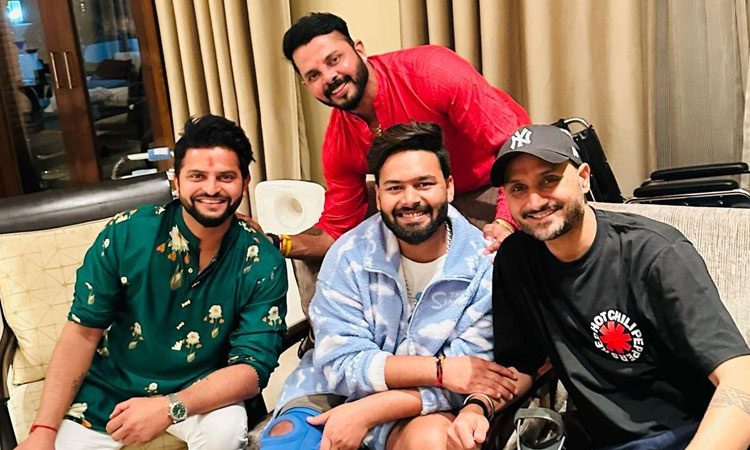 ரிஷப் பண்ட்-ஐ சந்தித்து நலம் விசாரித்த இந்திய முன்னாள் வீரர்கள்...!