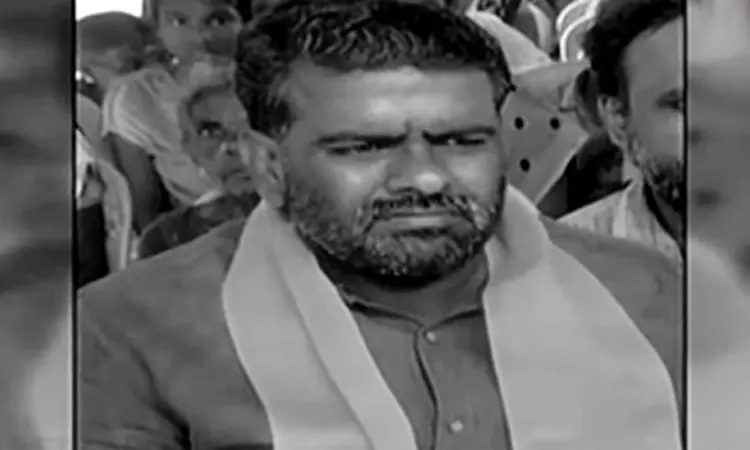 புதுச்சேரியில் வெடிகுண்டு வீசியும், கத்தியால் தாக்கியும் பாஜக பிரமுகர் கொலை புதுச்சேரியில் வெடிகுண்டு வீசியும், கத்தியால் தாக்கியும் பாஜக பிரமுகர் கொலை