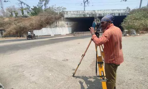 பொள்ளாச்சி, கிணத்துக்கடவில் ரெயில் நிலைய எல்கைகளை அளவீடு செய்யும் பணி தீவிரம் பொள்ளாச்சி, கிணத்துக்கடவில் ரெயில் நிலைய எல்கைகளை அளவீடு செய்யும் பணி தீவிரம்