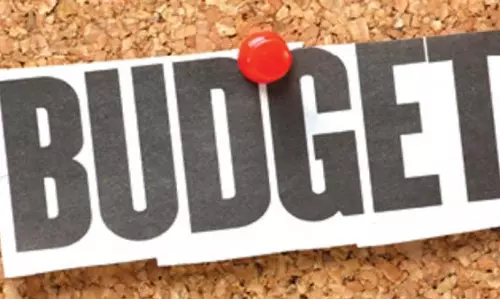 உப்பள்ளி-தார்வார் மாநகராட்சி வளர்ச்சிக்குரூ.1,138 கோடிக்கு பட்ஜெட் தாக்கல் உப்பள்ளி-தார்வார் மாநகராட்சி வளர்ச்சிக்குரூ.1,138 கோடிக்கு பட்ஜெட் தாக்கல்