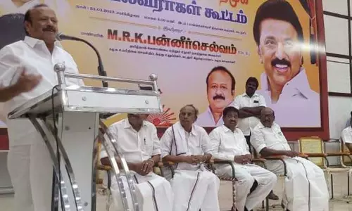 நாடாளுமன்ற தேர்தலில் ஓட்டு வாங்குவதற்காக என்எல்சி நிலம் எடுப்பு விவகாரத்தில் பாமக வீண் வதந்தியை பரப்புகிறது அமைச்சர் எம்ஆர்கே பன்னீர்செல்வம் குற்றச்சாட்டு