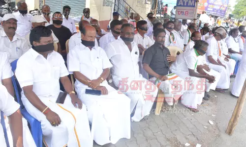 ராகுல் காந்தி எம்.பி. பதவி பறிப்பை கண்டித்துகாங்கிரஸ் கட்சியினர் போராட்டம்