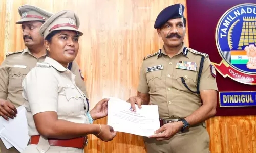 சிறப்பாக பணியாற்றிய போலீசாருக்கு பாராட்டு சான்றிதழ்