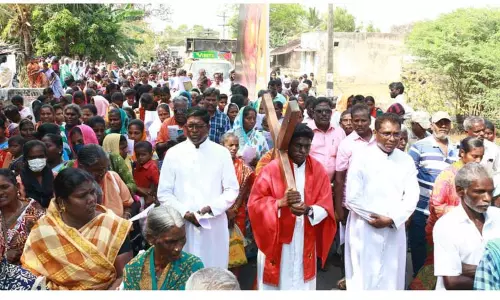 புனித வெள்ளியை முன்னிட்டுகிறிஸ்தவ தேவாலயங்களில் சிலுவைப்பாதை வழிபாடு