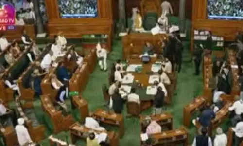 தொடர் அமளி: நாடாளுமன்றத்தின் இரு அவைகளும் ஒத்திவைப்பு..!