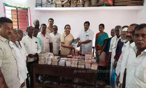 ரவணசமுத்திரம் நூலகத்திற்கு புத்தகங்கள்