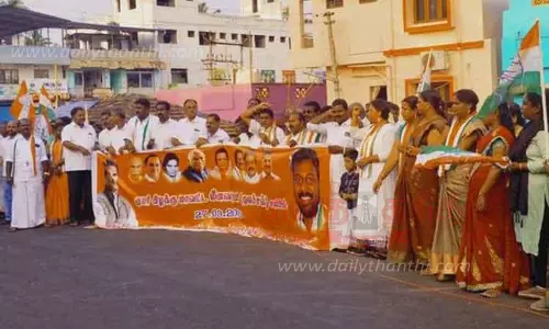 மீனவர் காங்கிரசார் ஆர்ப்பாட்டம்