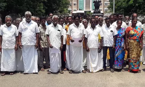 சிங்கிலியன் கோம்பையில் 4 தலைமுறையாக வசித்து வரும் நிலத்திற்கு பட்டா வழங்க வேண்டும்-குறைதீர்க்கும் கூட்டத்தில் பொதுமக்கள் மனு சிங்கிலியன் கோம்பையில் 4 தலைமுறையாக வசித்து வரும் நிலத்திற்கு பட்டா வழங்க வேண்டும்-குறைதீர்க்கும் கூட்டத்தில் பொதுமக்கள் மனு