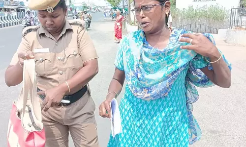 நாமக்கல்லில் பெண் தற்கொலை முயற்சி நாமக்கல்லில் பெண் தற்கொலை முயற்சி