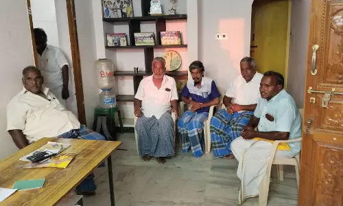 நெசவாளர்கள் உள்ளிருப்பு போராட்டம் நெசவாளர்கள் உள்ளிருப்பு போராட்டம்