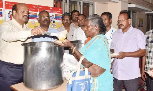 ரேஷன் கடைகளில் குடும்ப அட்டைதாரர்களுக்கு செறிவூட்டப்பட்ட அரிசி