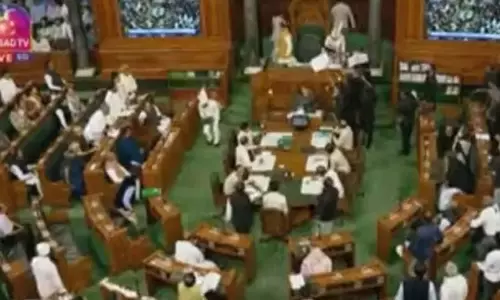 தொடர் அமளி: நாடாளுமன்ற இரு அவைகளும் மதியம் 2 மணி வரை ஒத்திவைப்பு!