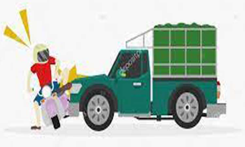 மொபட்டுகள், லாரி அடுத்தடுத்து மோதி விபத்து; மீனவர் பலி