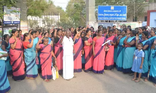 திண்டுக்கல் உள்பட 15 இடங்களில் அங்கன்வாடி ஊழியர்கள் ஆர்ப்பாட்டம்