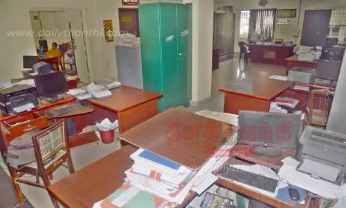 அரசு ஊழியர்கள் வேலை நிறுத்தம்