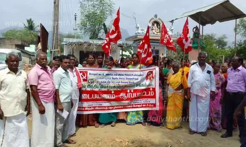 விவசாய தொழிலாளர்கள் ஆர்ப்பாட்டம்