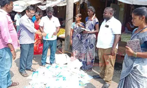 பிளாஸ்டிக் பொருட்கள் பறிமுதல் பிளாஸ்டிக் பொருட்கள் பறிமுதல்