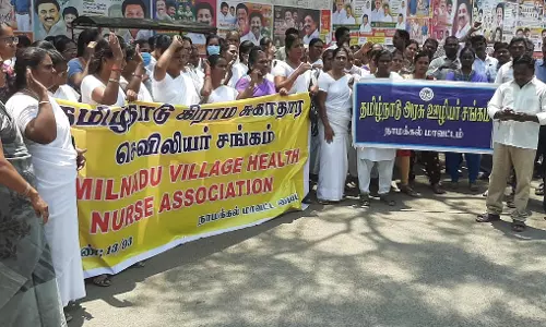 நாமக்கல்லில் அரசு ஊழியர்கள் ஆர்ப்பாட்டம்