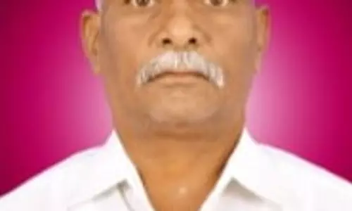 மோட்டார் சைக்கிளில் சென்ற 3 பேர்,லாரி சக்கரத்தில் சிக்கி உயிரிழப்பு