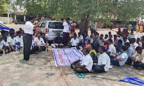 அரசு ஊழியர்கள் வேலை நிறுத்தம்-ஆர்ப்பாட்டம்