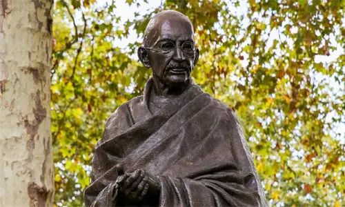 கனடாவில் காந்தி சிலையை சேதப்படுத்திய காலிஸ்தான் ஆதரவாளர்கள்