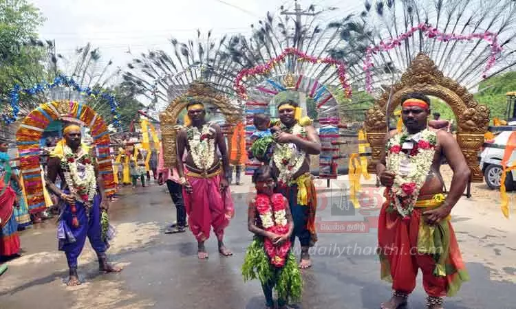 பெரியசேமூர் செல்வமுத்து மாரியம்மன் கோவில் திருவிழா:பக்தர்கள் அலகு குத்தி நேர்த்திக்கடன்