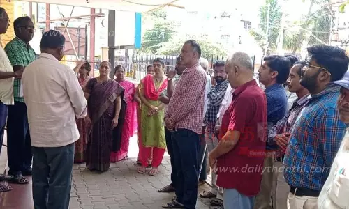 காப்பீட்டு ஊழியர்கள் ஆர்ப்பாட்டம்