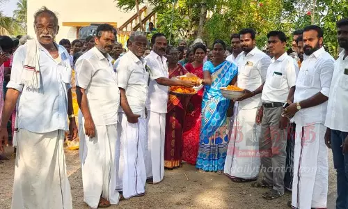 பொதுச்செயலாளராக எடப்பாடி பழனிசாமி பதவி ஏற்புஅ.தி.மு.க.வினர் இனிப்பு வழங்கி கொண்டாட்டம் பொதுச்செயலாளராக எடப்பாடி பழனிசாமி பதவி ஏற்புஅ.தி.மு.க.வினர் இனிப்பு வழங்கி கொண்டாட்டம்