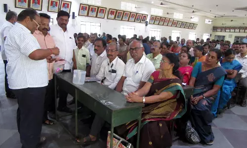 10-ம் வகுப்பு பொதுத்தேர்வு: அறை கண்காணிப்பாளர்கள் 1,731 பேருக்கு குலுக்கல் முறையில் பணி ஒதுக்கீடு