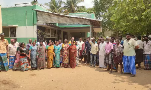 பரமத்திவேலூர் வாரச்சந்தை இடமாற்றத்திற்கு எதிர்ப்பு தெரிவித்துபேரூராட்சி அலுவலகத்தை வியாபாரிகள் முற்றுகை